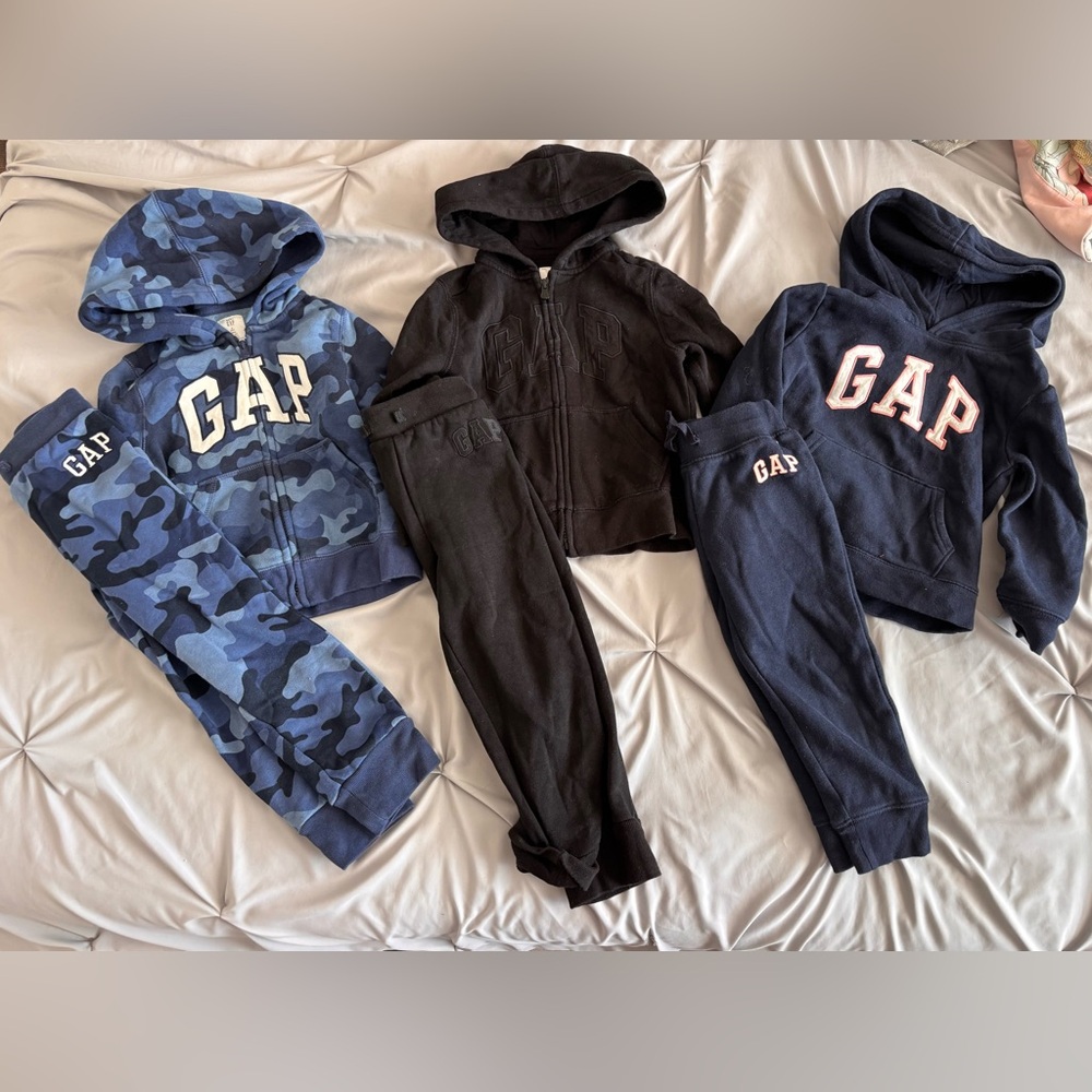 GAP Kids Bundle of 3 Blue Camo, Black, and Navy Blue Hoodie Sets Size 3-4 years